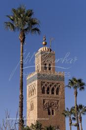 Image du Maroc Professionnelle de  Le minaret de la Koutoubia, l’emblème de Marrakech, la ville rouge, le 25  Janvier 2002. Erigé en pierre de taille son édification fut décidée en 1158 par le sultan Almohade Abdel Moumen aussitôt après sa conquête de Marrakech.  (Photo / Abdeljalil Bounhar)